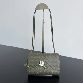 838870 Andiamo Ruched Crossbody Bag Envelope Crossbody Bag Replica Bottega Veneta womens bags