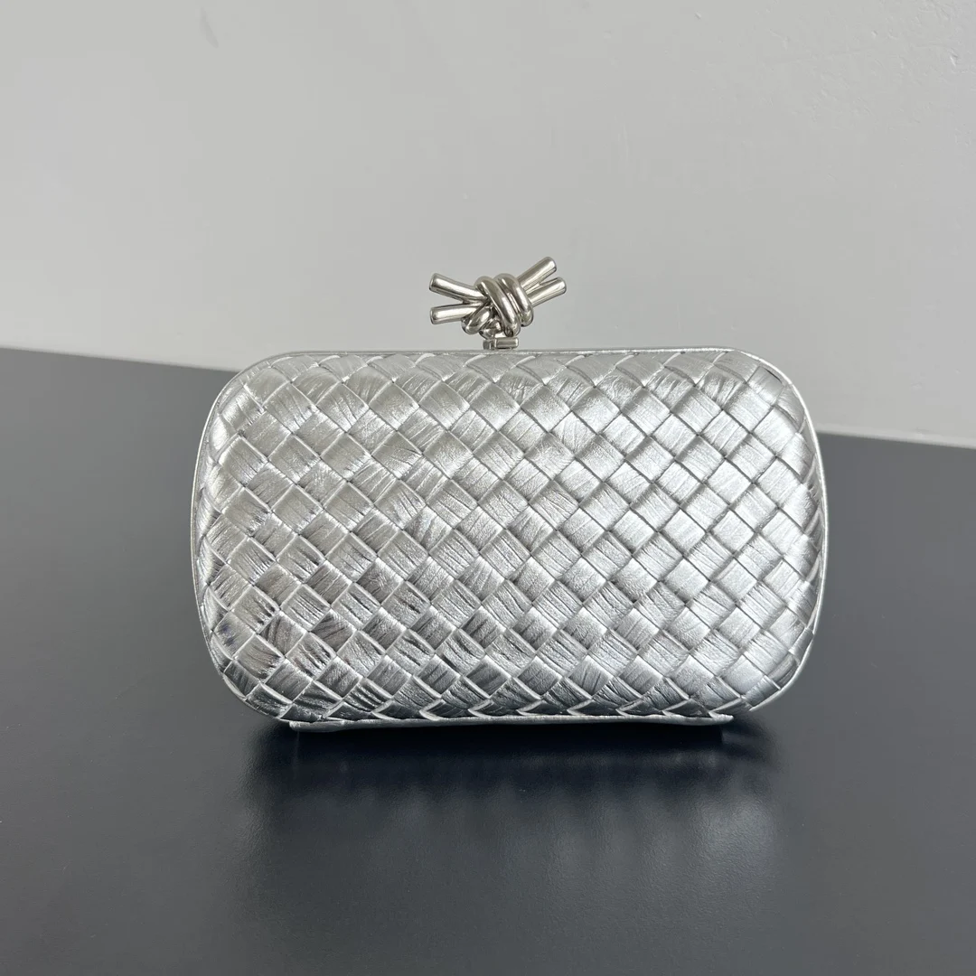 Bottega Veneta 717622 Knot clutch