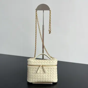 843800 Soft Vanity Chain Pouch Handbag Crossbody Bag Replica Bottega Veneta womens bags