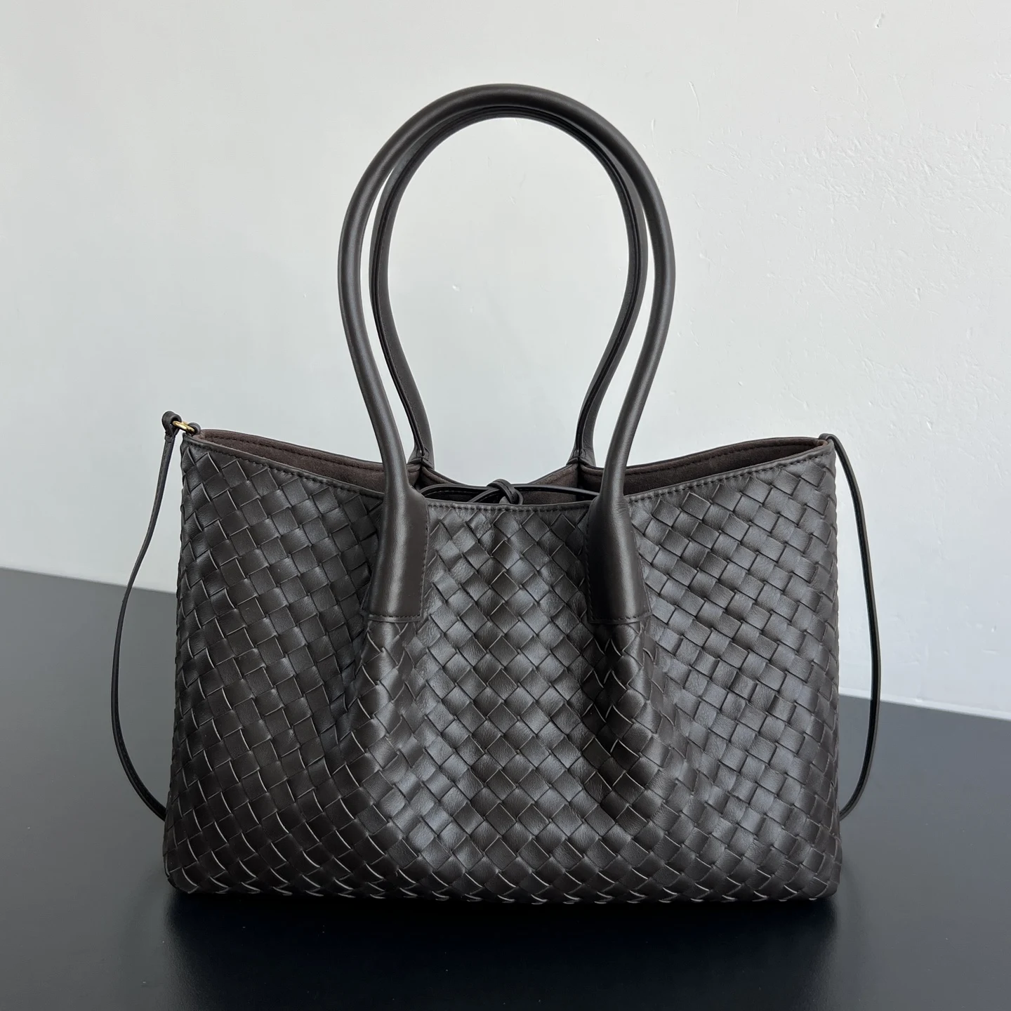 Bottega Veneta 854371 Pinacoteca Medium Tote Bag