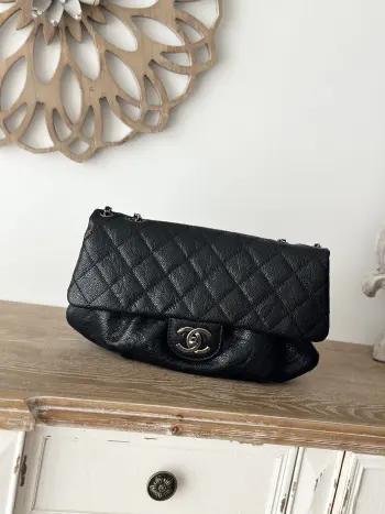 A2223 Vintage Cloud Bag Crossbody Bag Replica Chanel womens bags