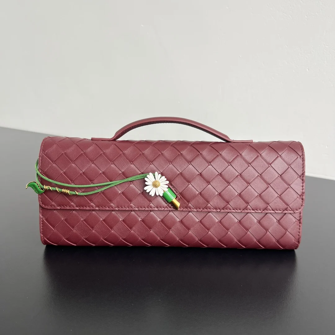Bottega Veneta New Andiamo Clutch in Daisy Wrinkle Leather Bottega Veneta New Andiamo Clutch in Daisy Wrinkle Leather