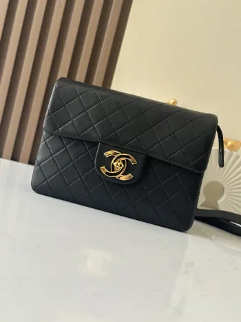 A2219 Chanel Classic Flap Bag CF Gold Hardware Backpack Crossbody Bag Replica Chanel womens bags