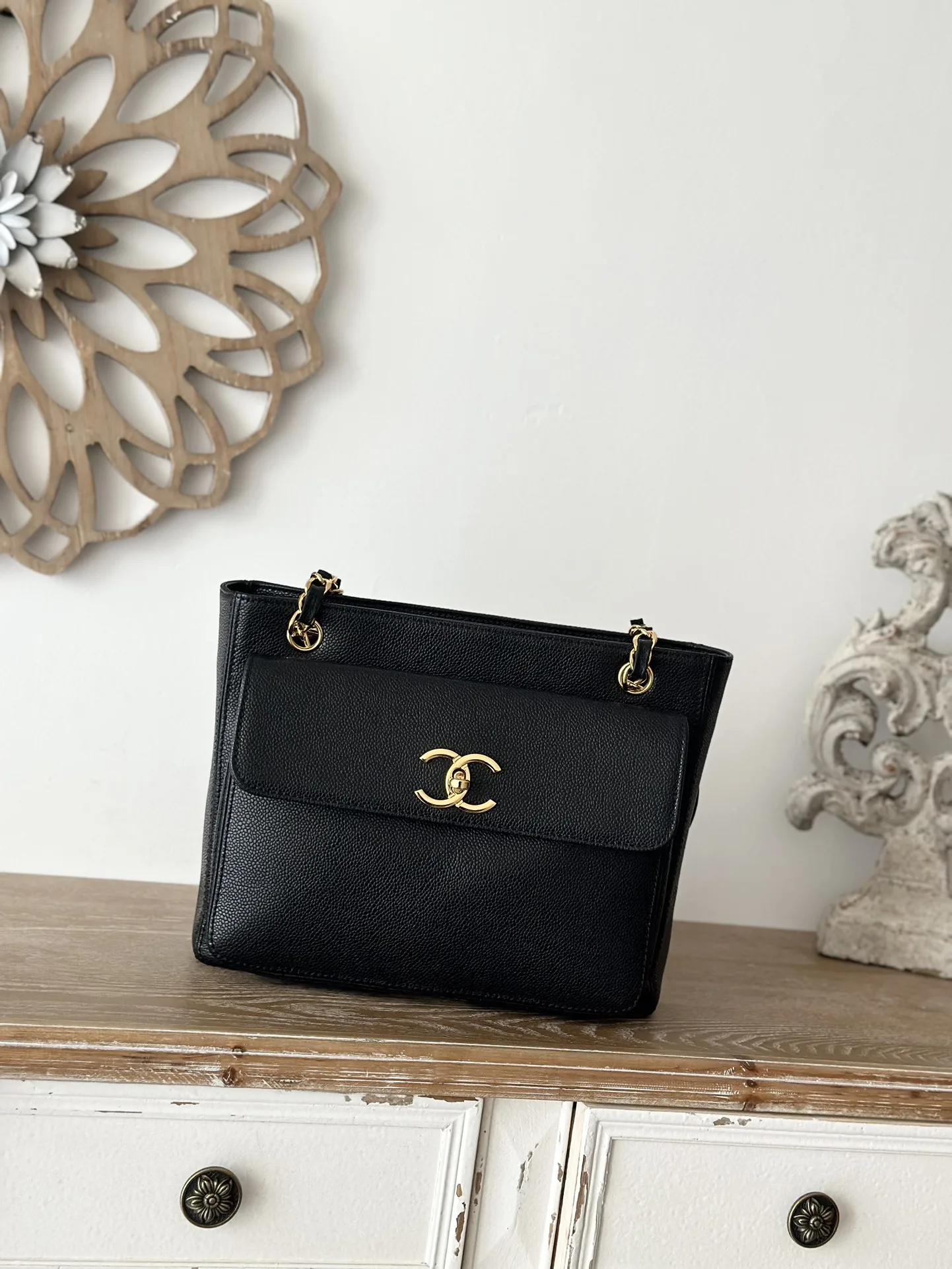 Chanel A2214 Vintage Shopping Tote Crossbody Bag Chanel A2214 Vintage Shopping Tote Crossbody Bag