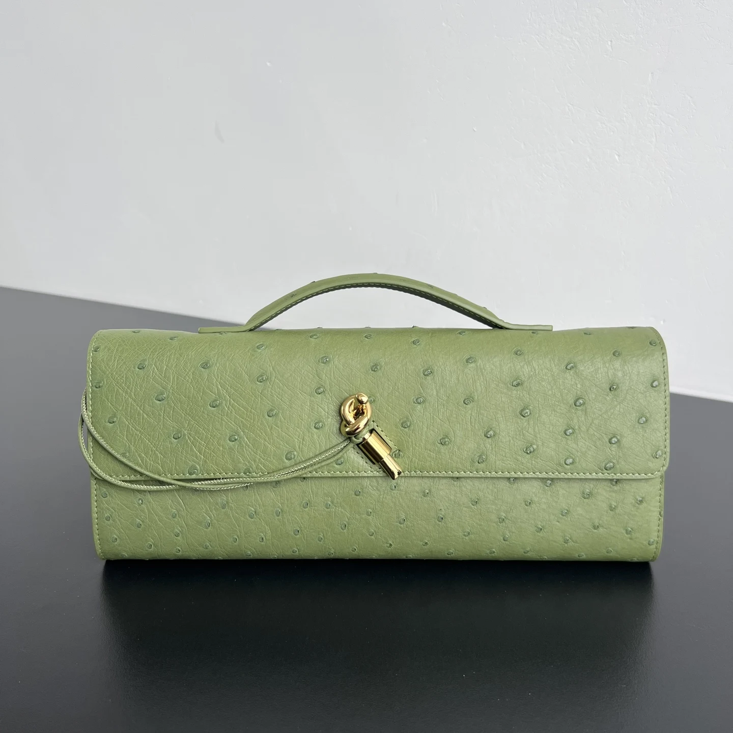 Bottega Veneta New Andiamo clutch in ostrich leather Bottega Veneta New Andiamo clutch in ostrich leather