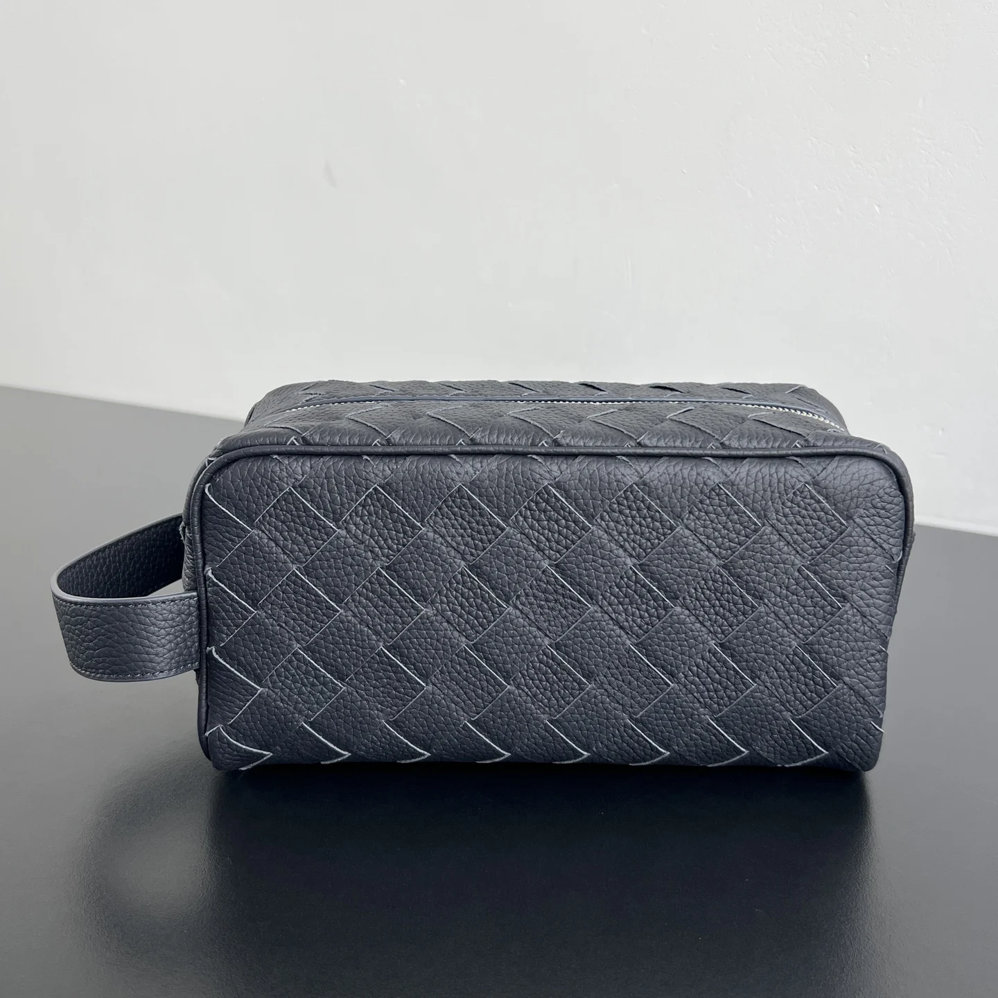 Bottega Veneta 729295 Intrecciato Woven Grain Leather Toiletry Bag Clutch