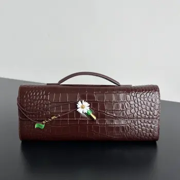 New Andiamo Clutch in Daisy Wrinkle Leather Replica Bottega Veneta handbags
