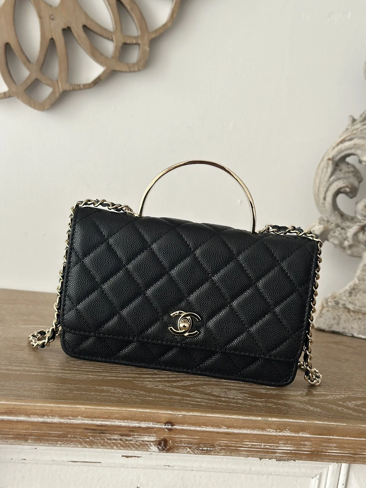 Chanel 66008 New Enamel Buckle Handle Stewardess Bag Handbag Crossbody Bag Chanel 66008 New Enamel Buckle Handle Stewardess Bag Handbag Crossbody Bag