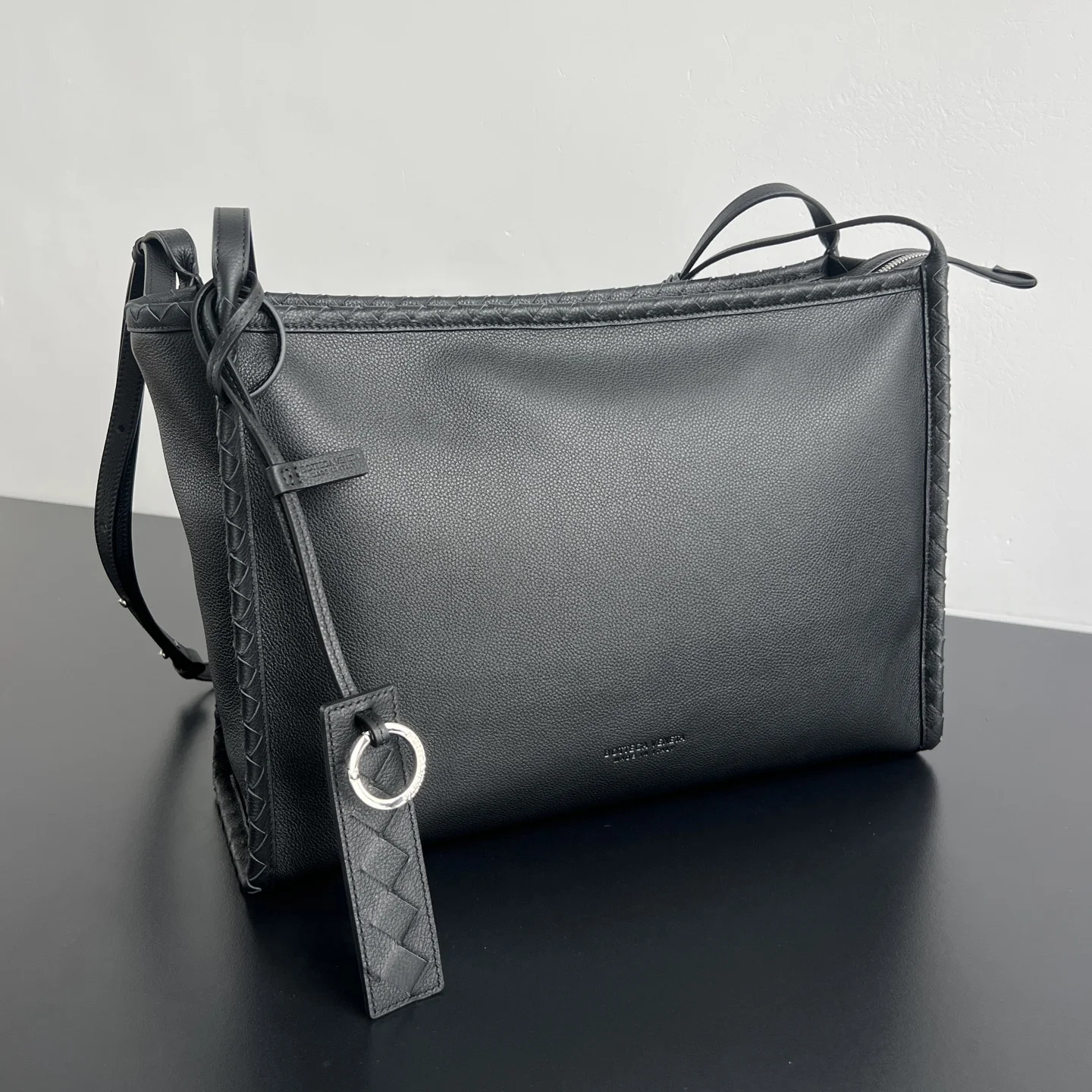 Bottega Veneta 826852 Corriere Unisex Crossbody Bag