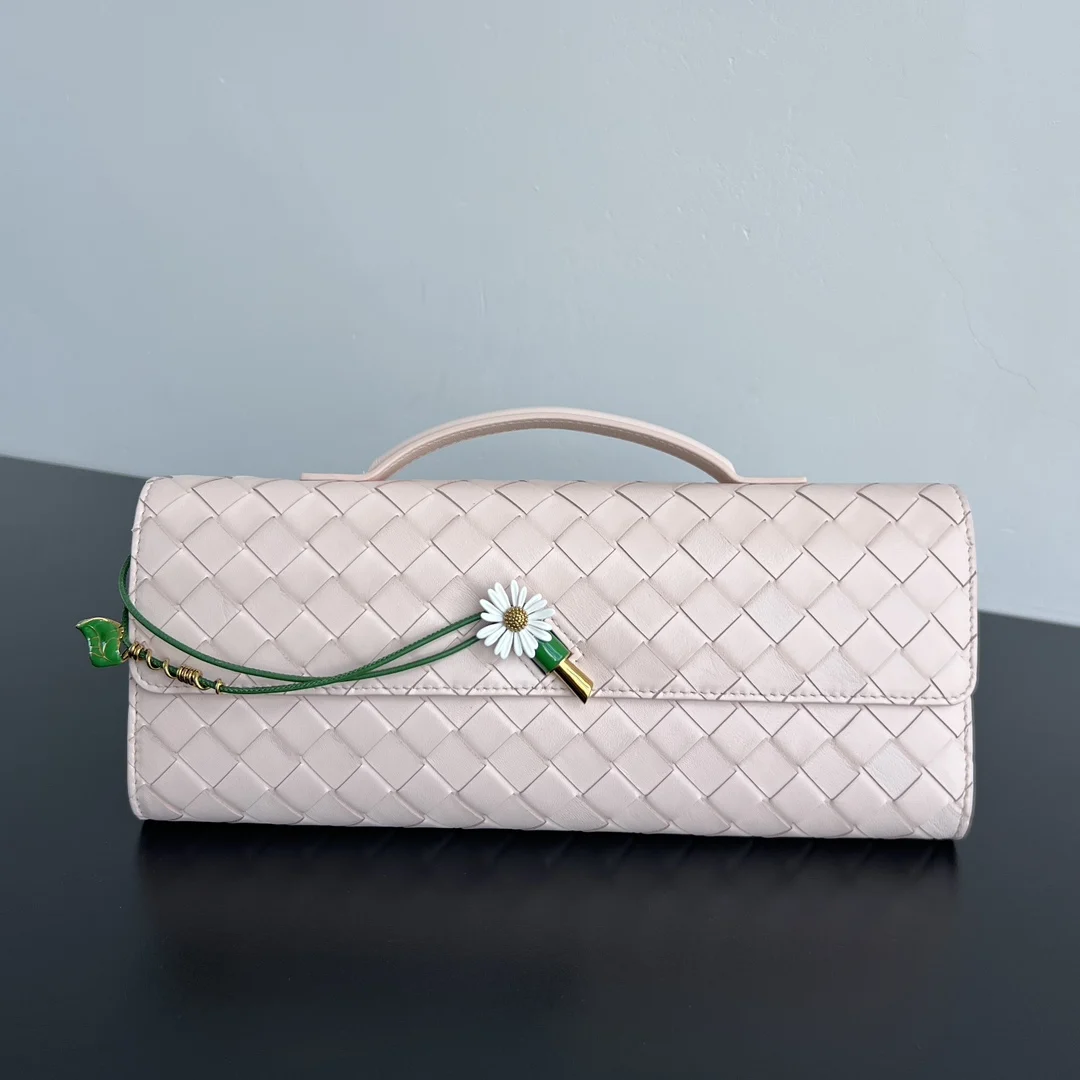 Bottega Veneta New Andiamo Clutch in Daisy Wrinkle Leather Bottega Veneta New Andiamo Clutch in Daisy Wrinkle Leather
