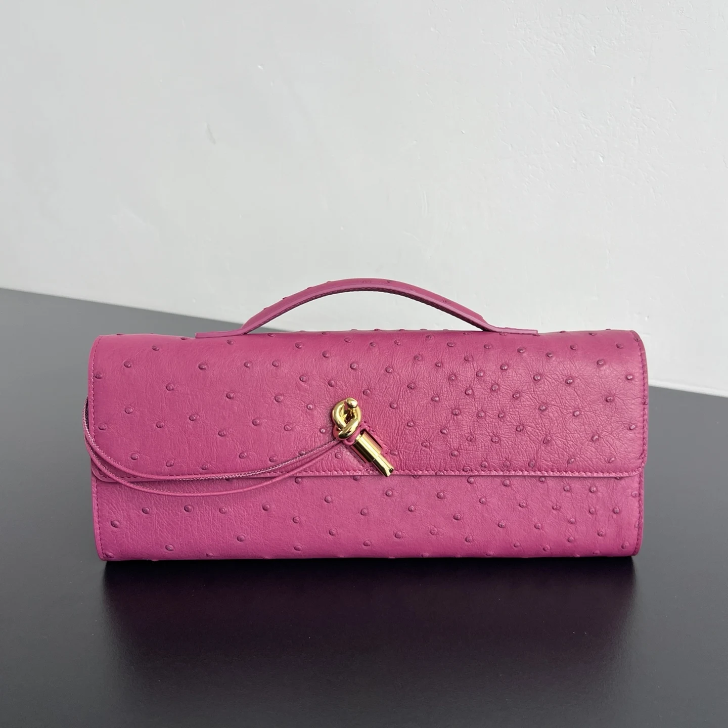 Bottega Veneta New Andiamo clutch in ostrich leather Bottega Veneta New Andiamo clutch in ostrich leather