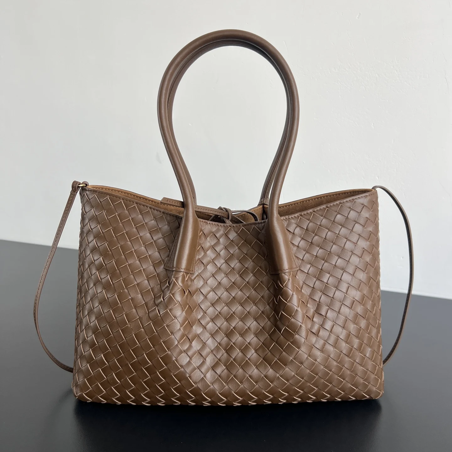 Bottega Veneta 854371 Pinacoteca Medium Tote Bag