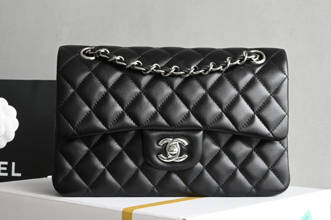 Chanel 1117 CF Classic Flap Medium Crossbody Bag