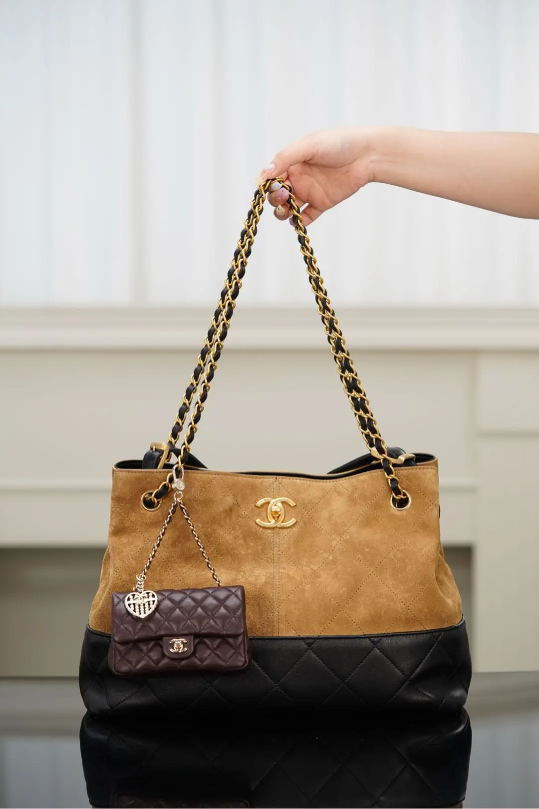 Chanel 25A Metiers d Art Suede Shopping Bag Small Women s Shoulder Bag Chanel 25A Metiers d Art Suede Shopping Bag Small Women s Shoulder Bag