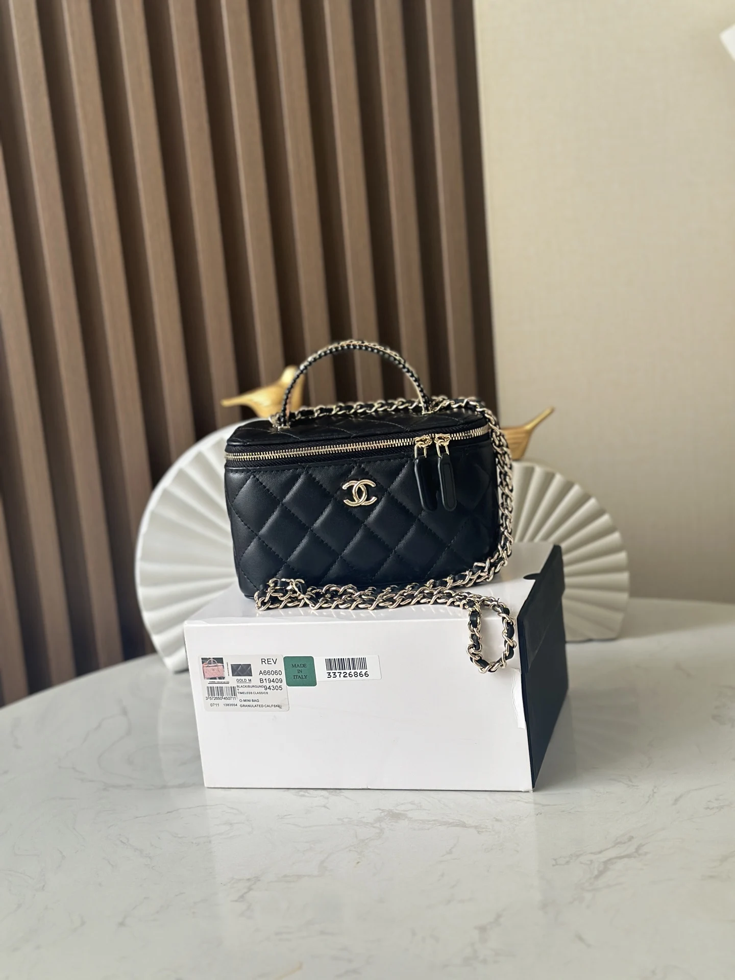 Chanel 66060 25s Pearl Cosmetic Long Box Makeup White Ladies Handbag Crossbody Bag Chanel 66060 25s Pearl Cosmetic Long Box Makeup White Ladies Handbag Crossbody Bag