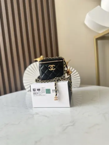 66072 25B Classic Double C Buckle Cosmetic Bag Women s Crossbody Bag Replica Chanel womens bags