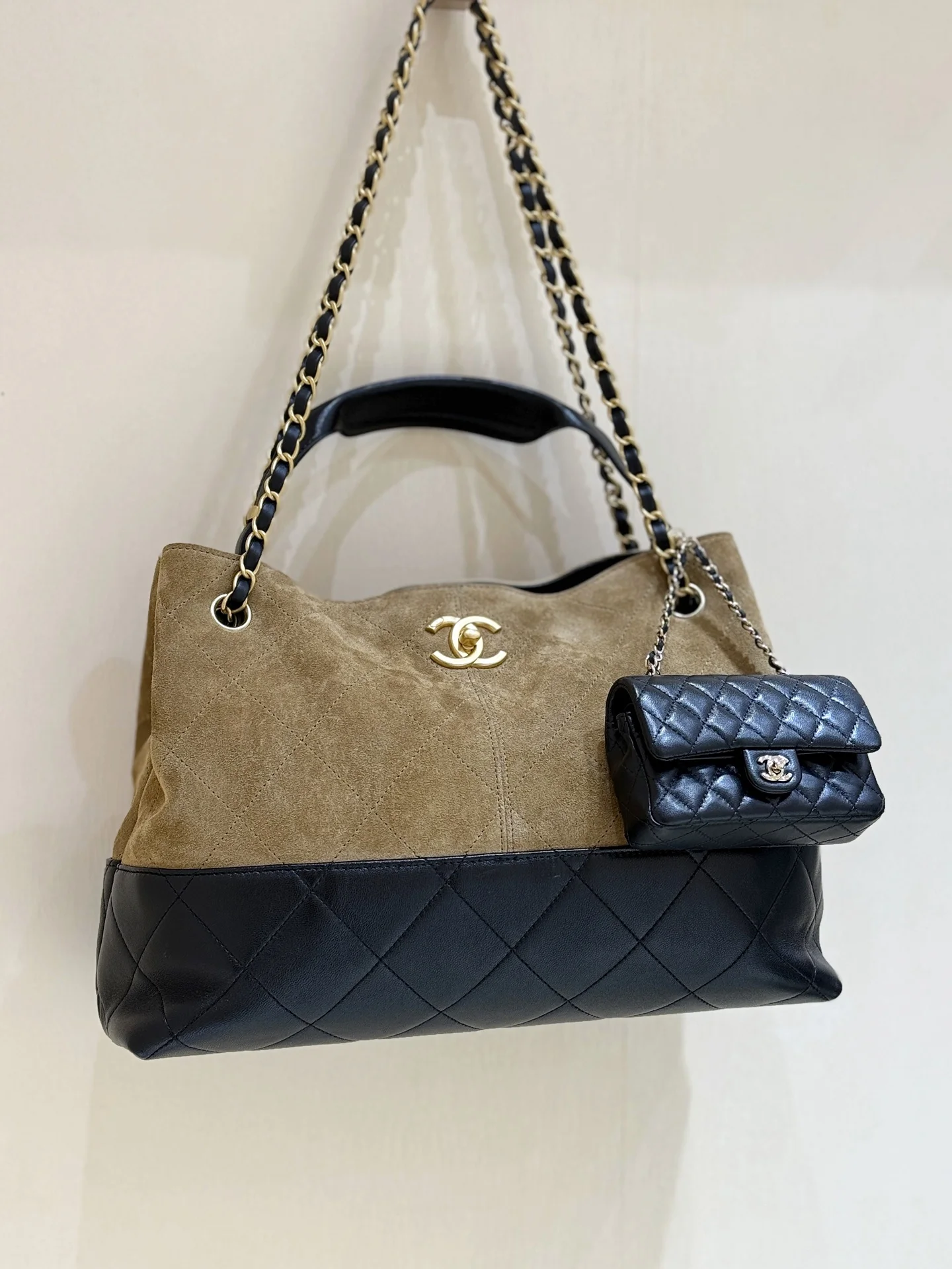 Chanel AS5634 25A Metiers d art Handbag