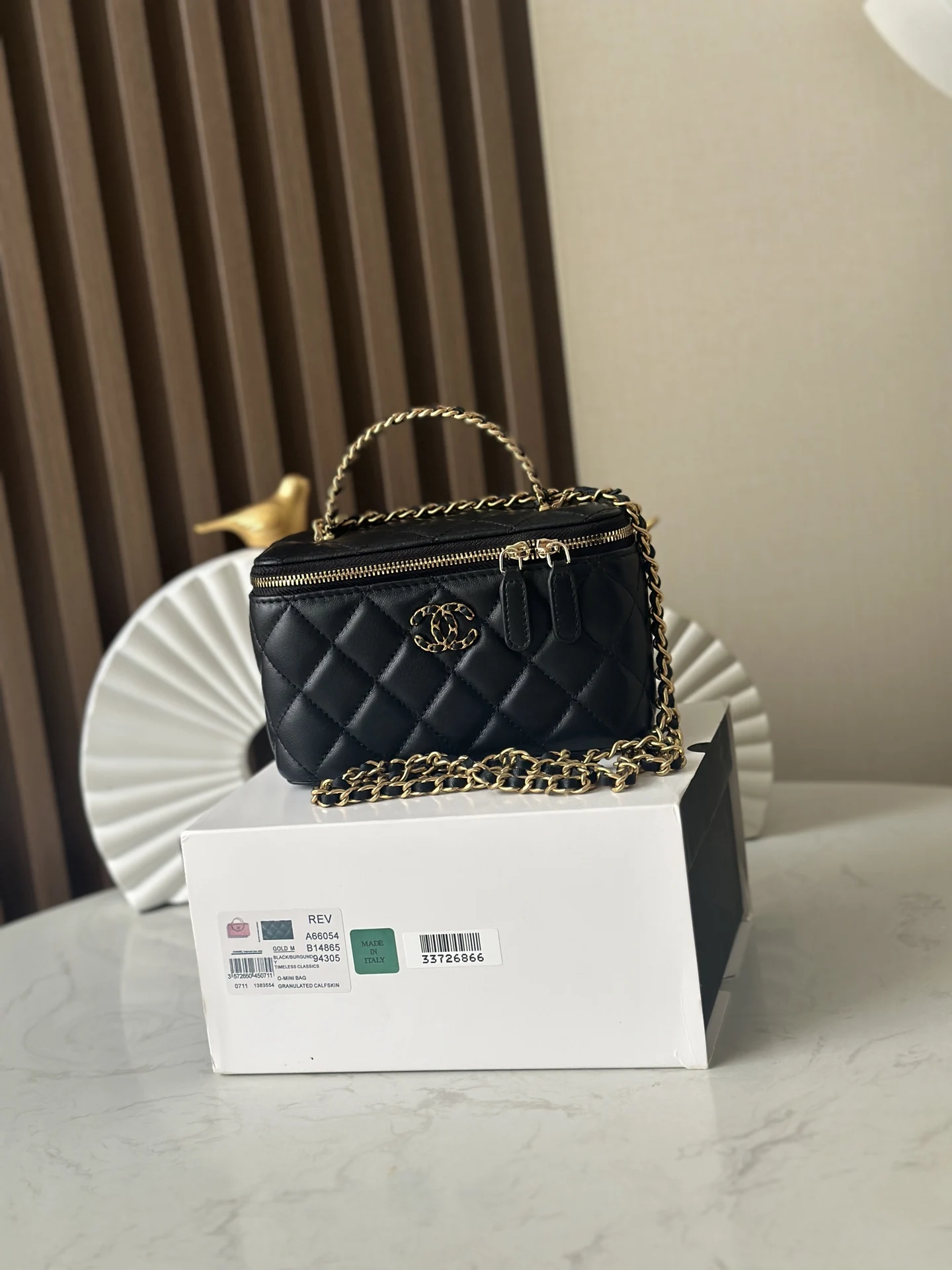 Chanel 66054 24c Diamond Letter Handle Top Handle Crossbody Bag Chanel 66054 24c Diamond Letter Handle Top Handle Crossbody Bag