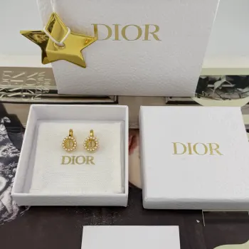 Small Hoop Pearl Ear Cuff Replica Dior Earrings