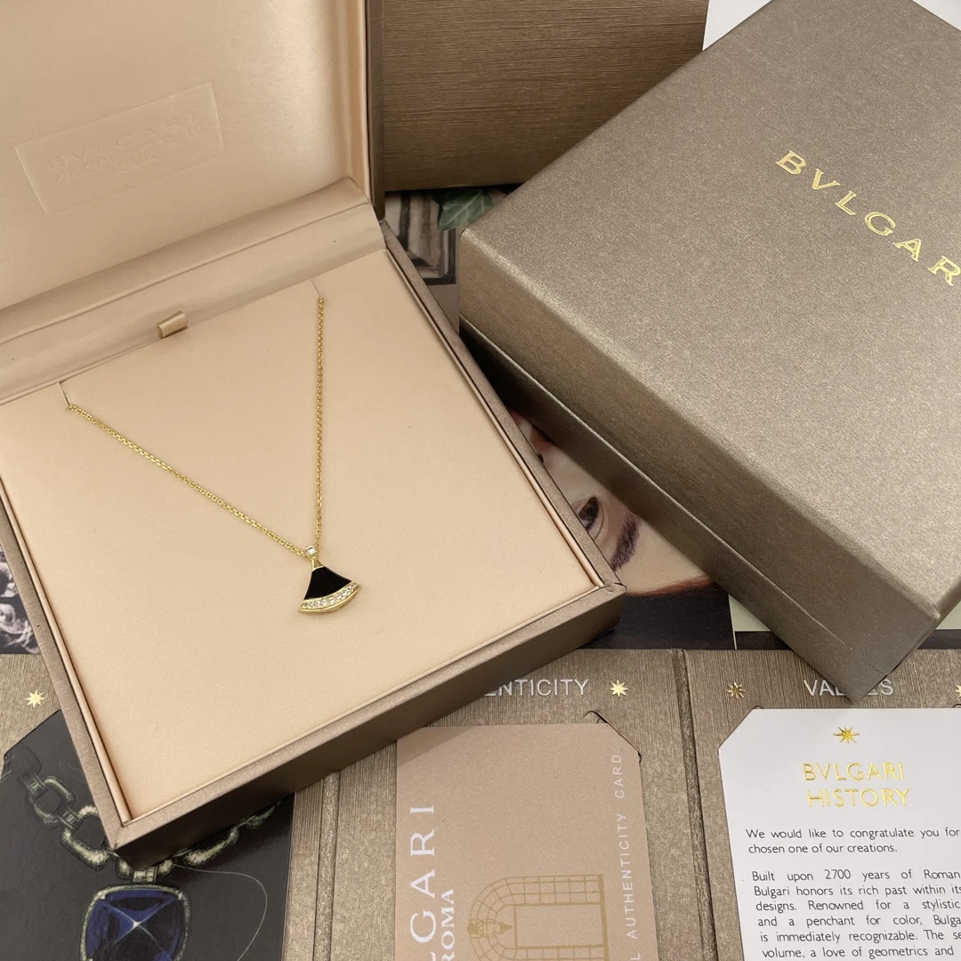 Bvlgari Black onyx pendant necklace