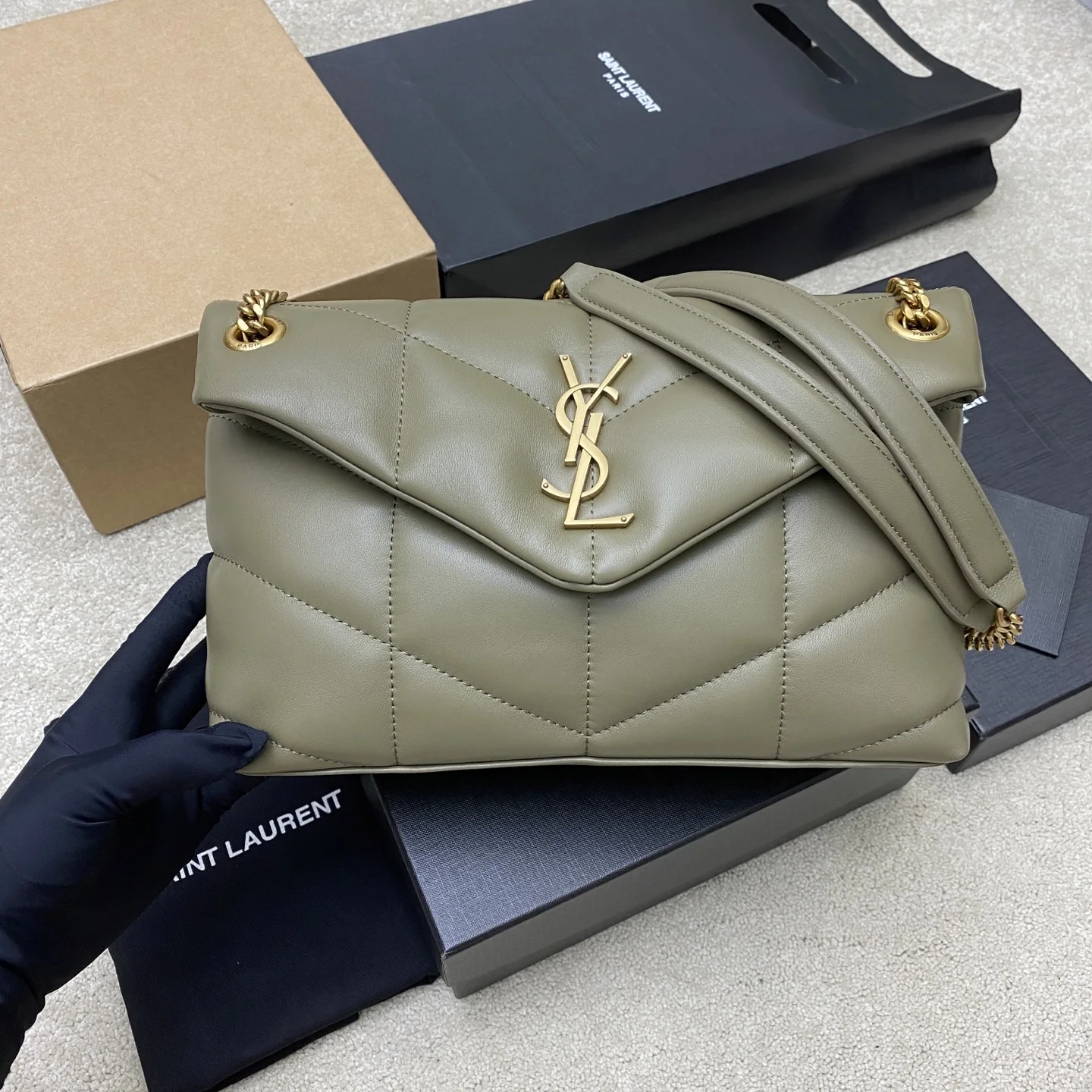 SAINT LAURENT 577476 LOULOU UFFER Medium 29CM Quilted Lambskin Crossbody Bag