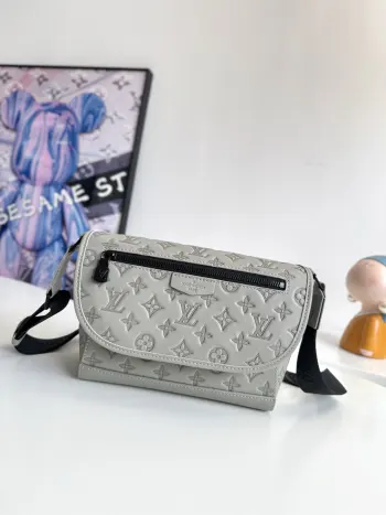 Overseas Original M14912 Pulse Messenger Bag Men s Crossbody Bag Replica Louis Vuitton mens bags