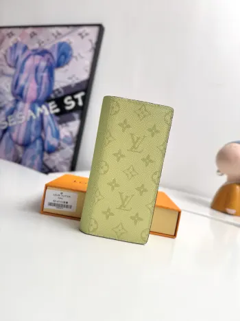 Original Overseas M14110 Brazza Wallet Replica Louis Vuitton wallets