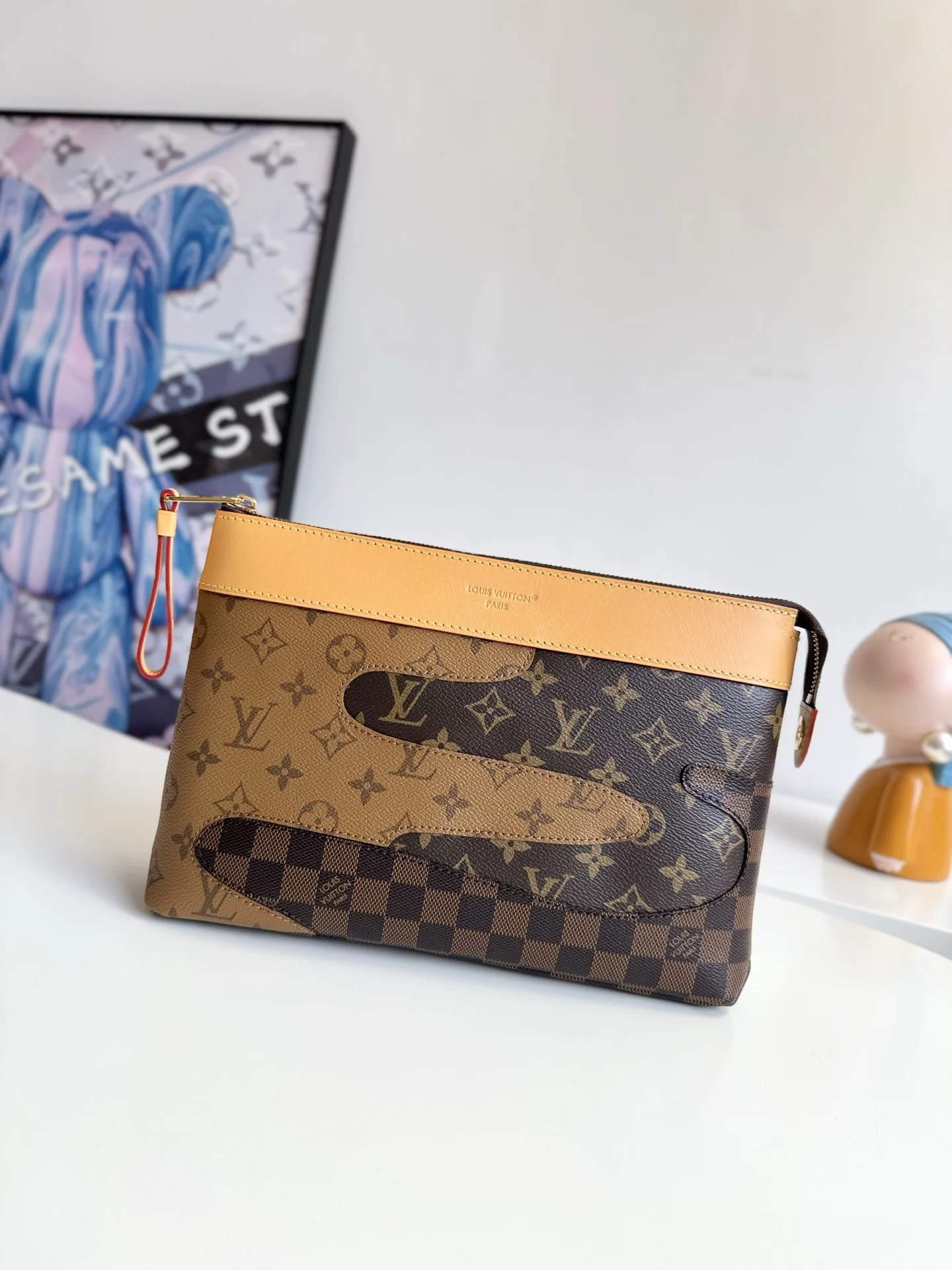 Louis Vuitton Overseas Original M26015 Pochette Voyage Souple Clutch Bag Louis Vuitton Overseas Original M26015 Pochette Voyage Souple Clutch Bag