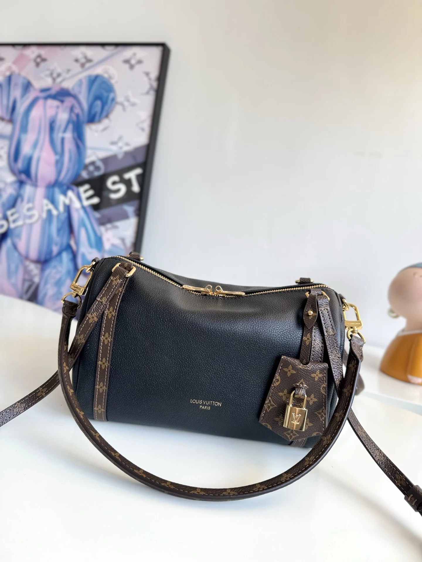 Louis Vuitton Overseas Original M26039 Express Small Handbag Crossbody Bag Louis Vuitton Overseas Original M26039 Express Small Handbag Crossbody Bag