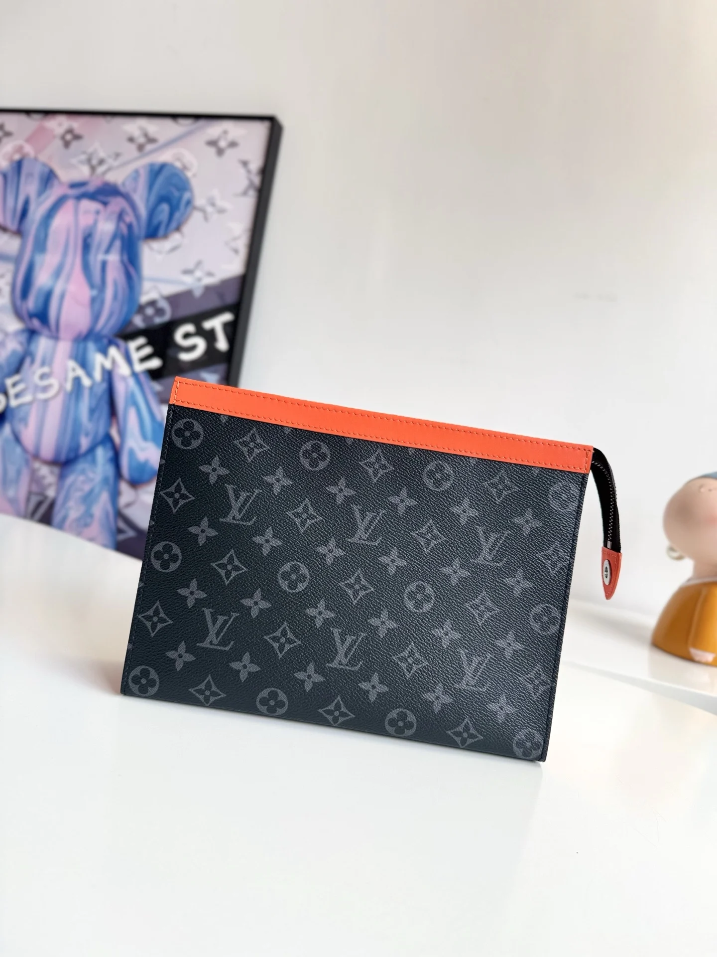 Louis Vuitton Overseas Original M26031 Pochette Voyage Medium Clutch Louis Vuitton Overseas Original M26031 Pochette Voyage Medium Clutch