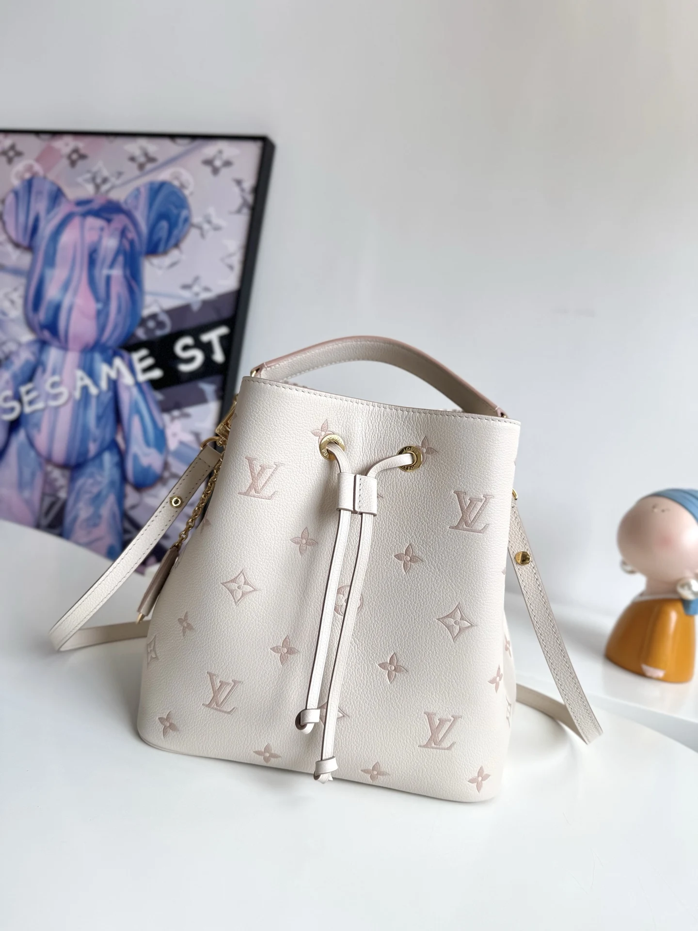 Louis Vuitton Overseas Original M14401 NeoNoe Medium Handbag Women s Tote Crossbody Bag