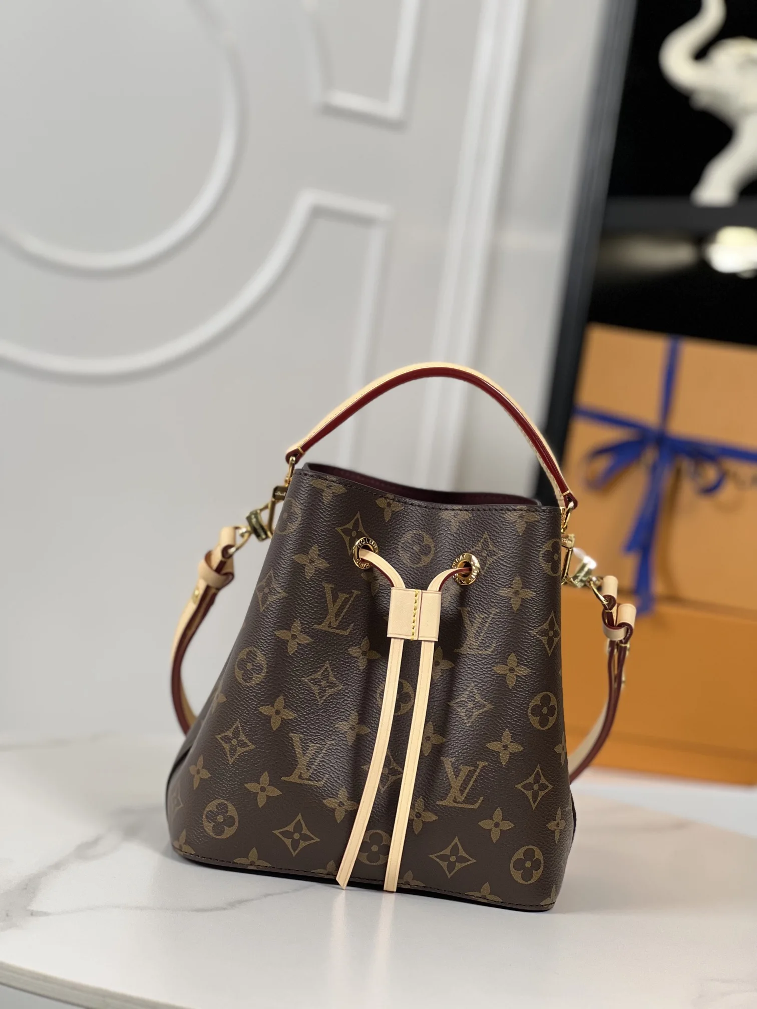 Louis Vuitton Overseas original M46581 NeoNoe bucket bag, handheld crossbody bag