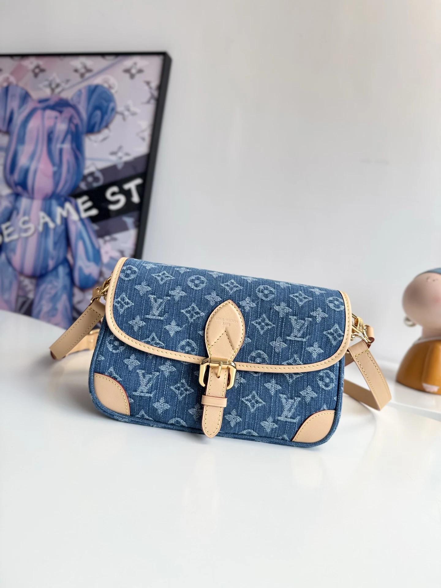 Louis Vuitton Overseas Original M13070 Diane Handbag Crossbody Bag Louis Vuitton Overseas Original M13070 Diane Handbag Crossbody Bag