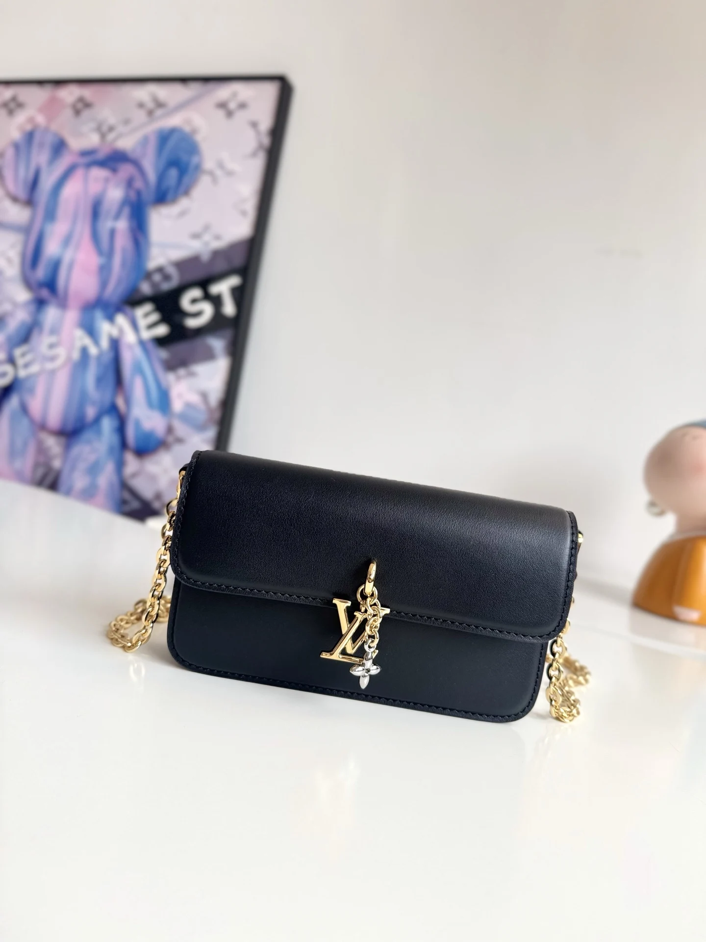 Louis Vuitton Overseas Original M14564 Wallet On Chain Handbag Women s Crossbody Bag