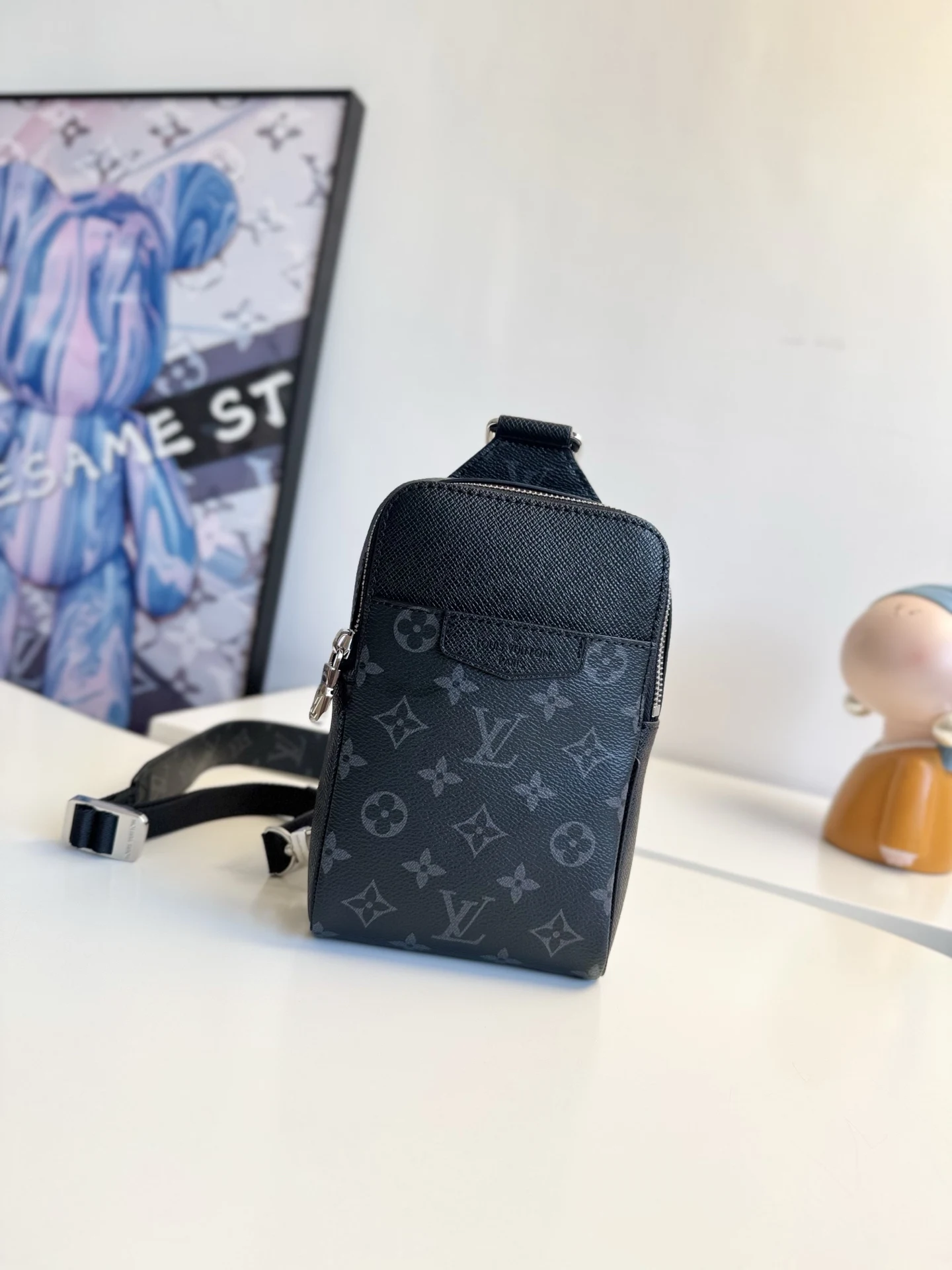 Louis Vuitton Overseas Original M30741 Taigarama Outdoor Sling Bag Chest Bag Louis Vuitton Overseas Original M30741 Taigarama Outdoor Sling Bag Chest Bag