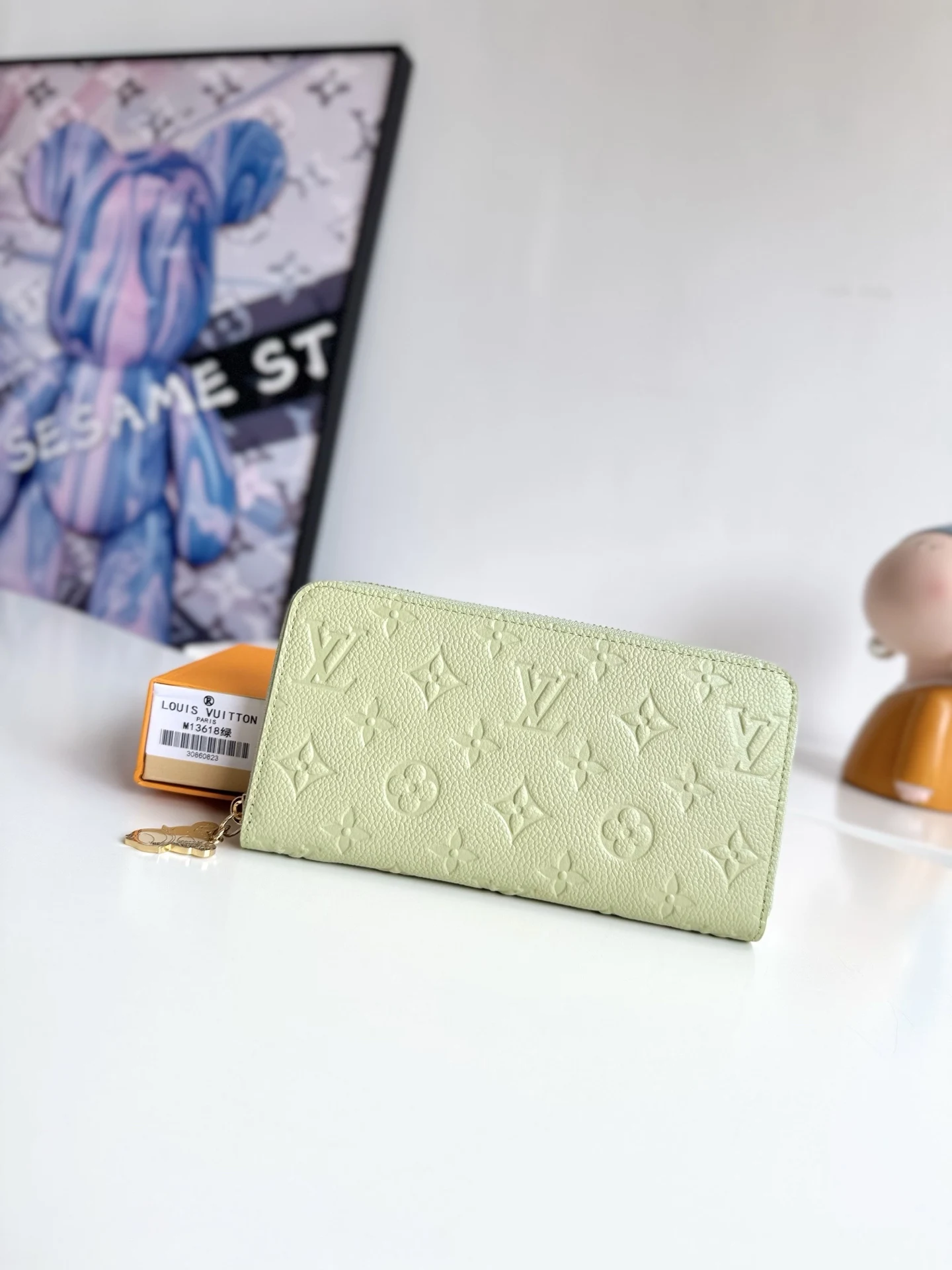 Louis Vuitton Overseas original M13618 Zippy wallet