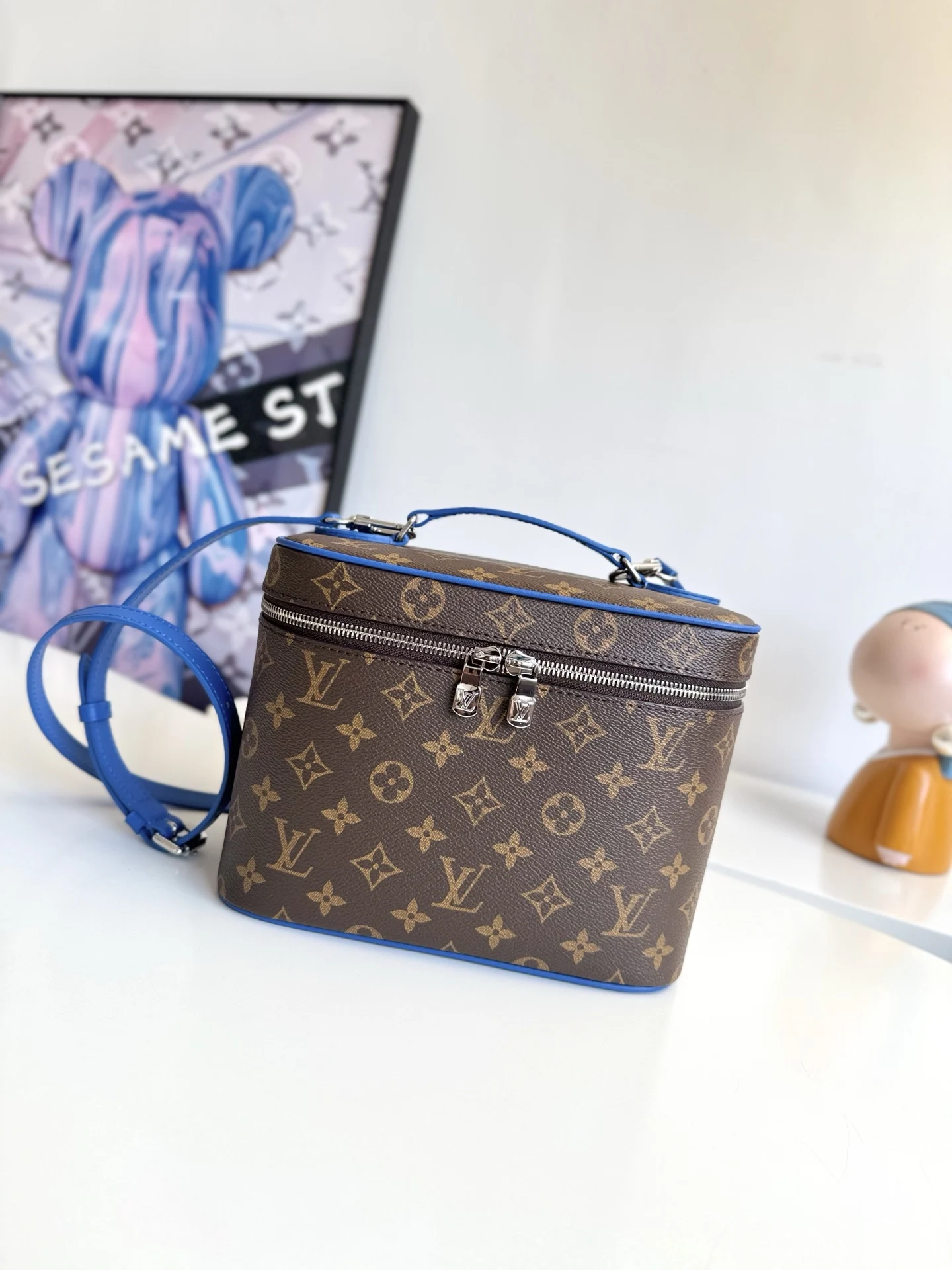 Louis Vuitton Overseas Original M12668 Nice BB Cosmetic Bag Handheld Crossbody Bag Louis Vuitton Overseas Original M12668 Nice BB Cosmetic Bag Handheld Crossbody Bag