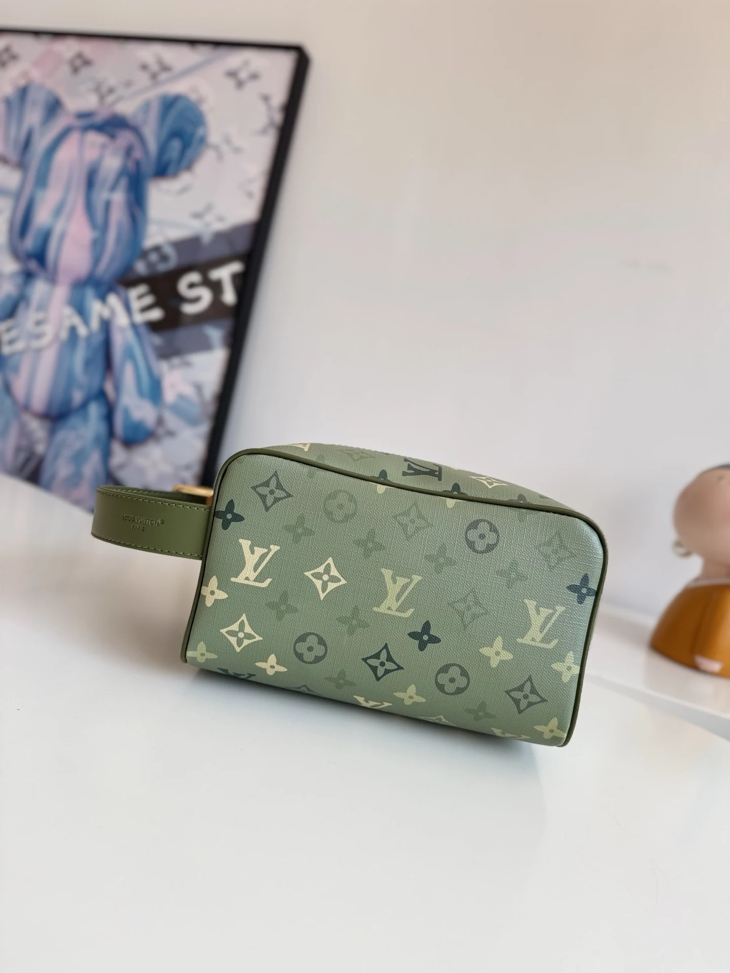 Louis Vuitton Overseas Original M83112 Locker Dopp Kit Toiletry Bag Clutch