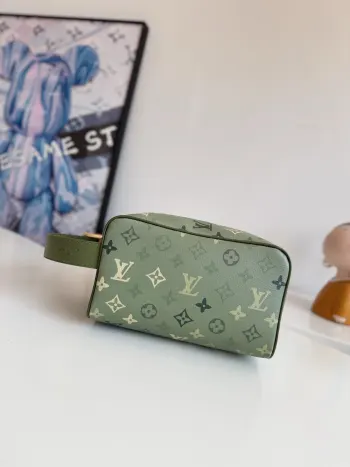 Overseas Original M83112 Locker Dopp Kit Toiletry Bag Clutch Replica Louis Vuitton clutches