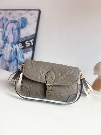 Overseas Original M15049 Diane Bag Crossbody Bag Replica Louis Vuitton womens bags