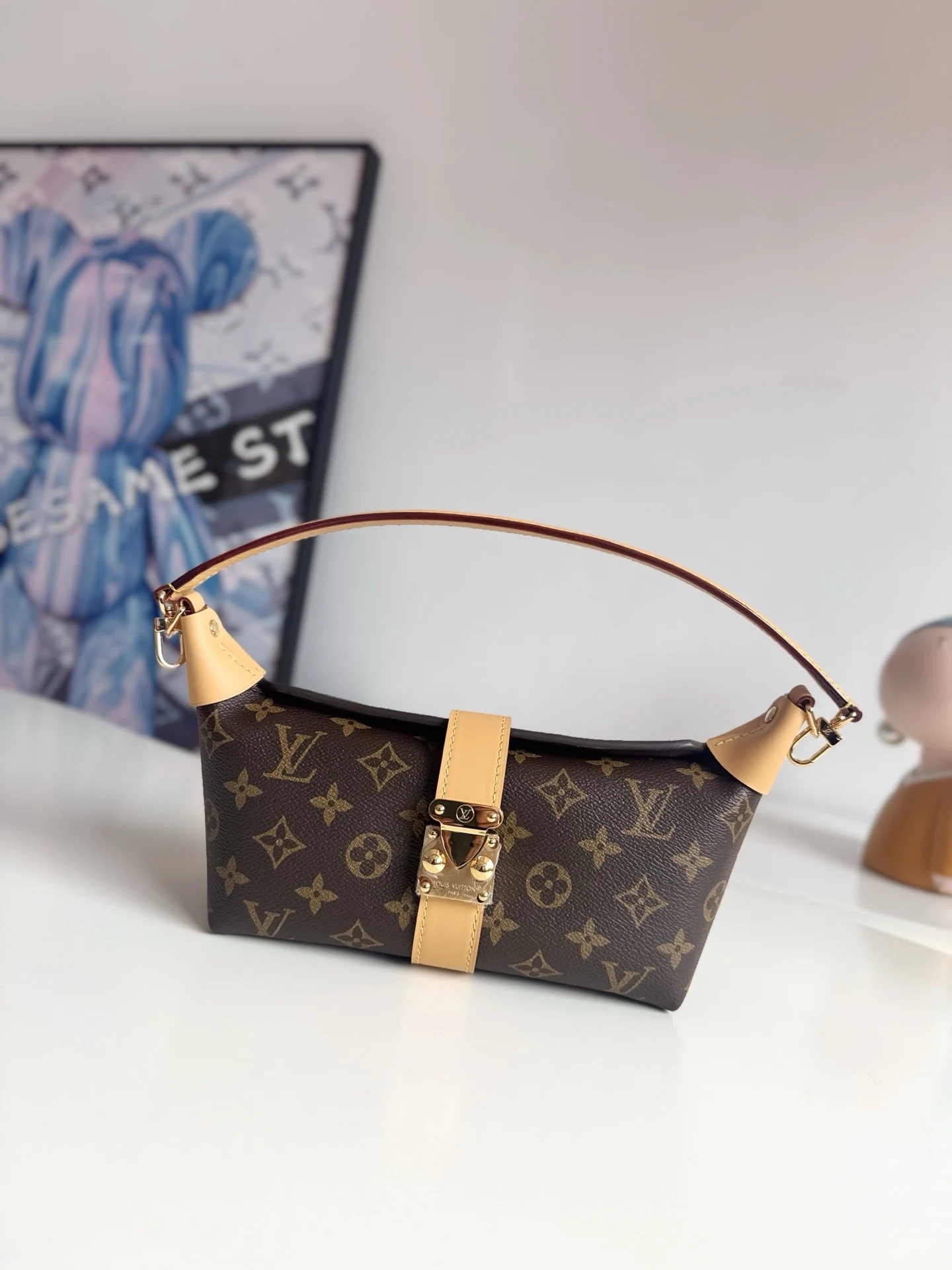 Louis Vuitton Overseas Original M26191 Pochette Mia Handbag Shoulder Bag Louis Vuitton Overseas Original M26191 Pochette Mia Handbag Shoulder Bag