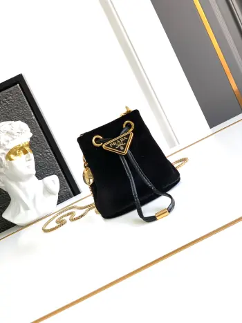 1NR016 天鹅绒 迷你抽绳手拿包 斜挎包 高仿普拉达女包