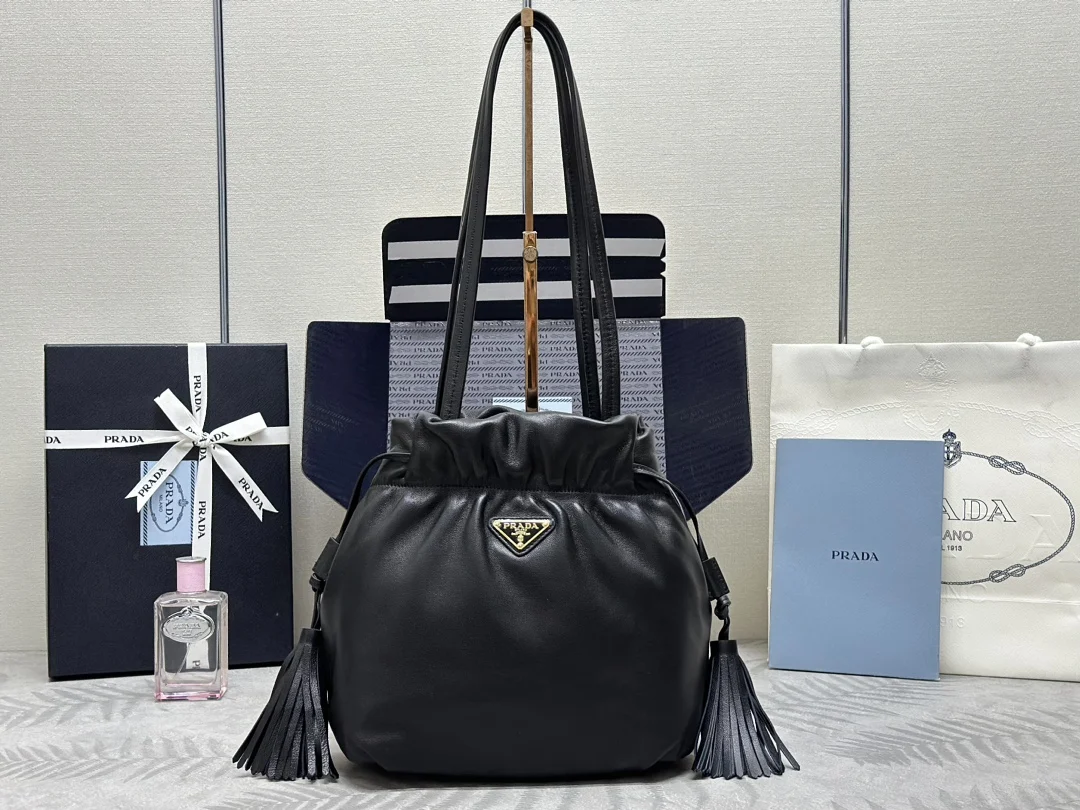 普拉达 1BG541 小羊皮福袋包 单肩背包