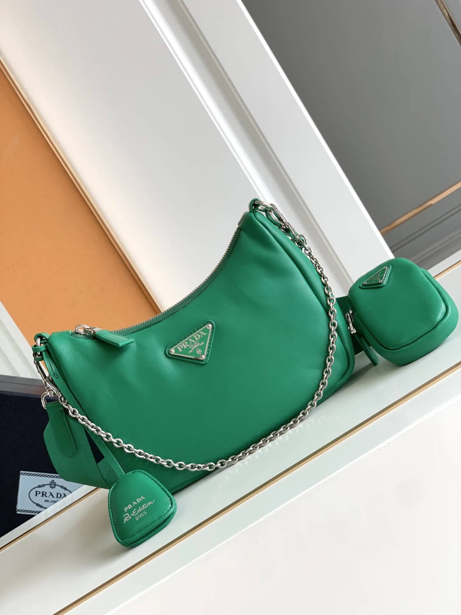 普拉达 1BH204 羊皮三合一 单肩包 斜挎包 普拉达 1BH204 羊皮三合一 单肩包 斜挎包