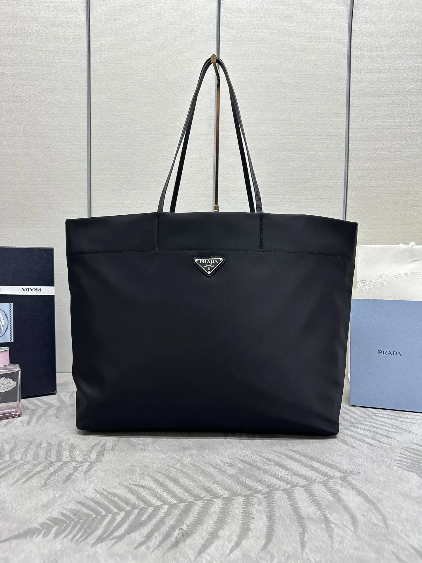 普拉达 1BG107 尼龙面料中号托特包 单肩背包