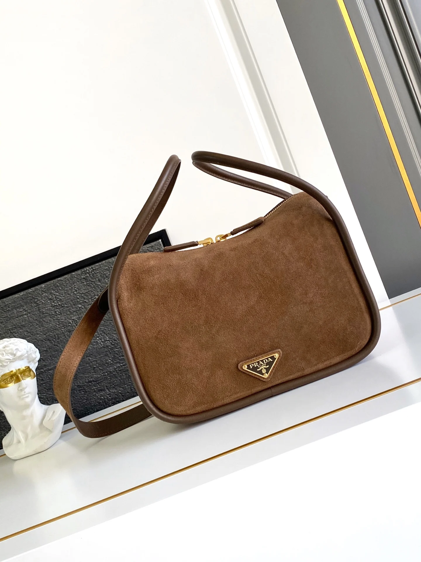 普拉达 1BA451 绒面麂皮精灵耳 Lindy 手拎包 斜挎包