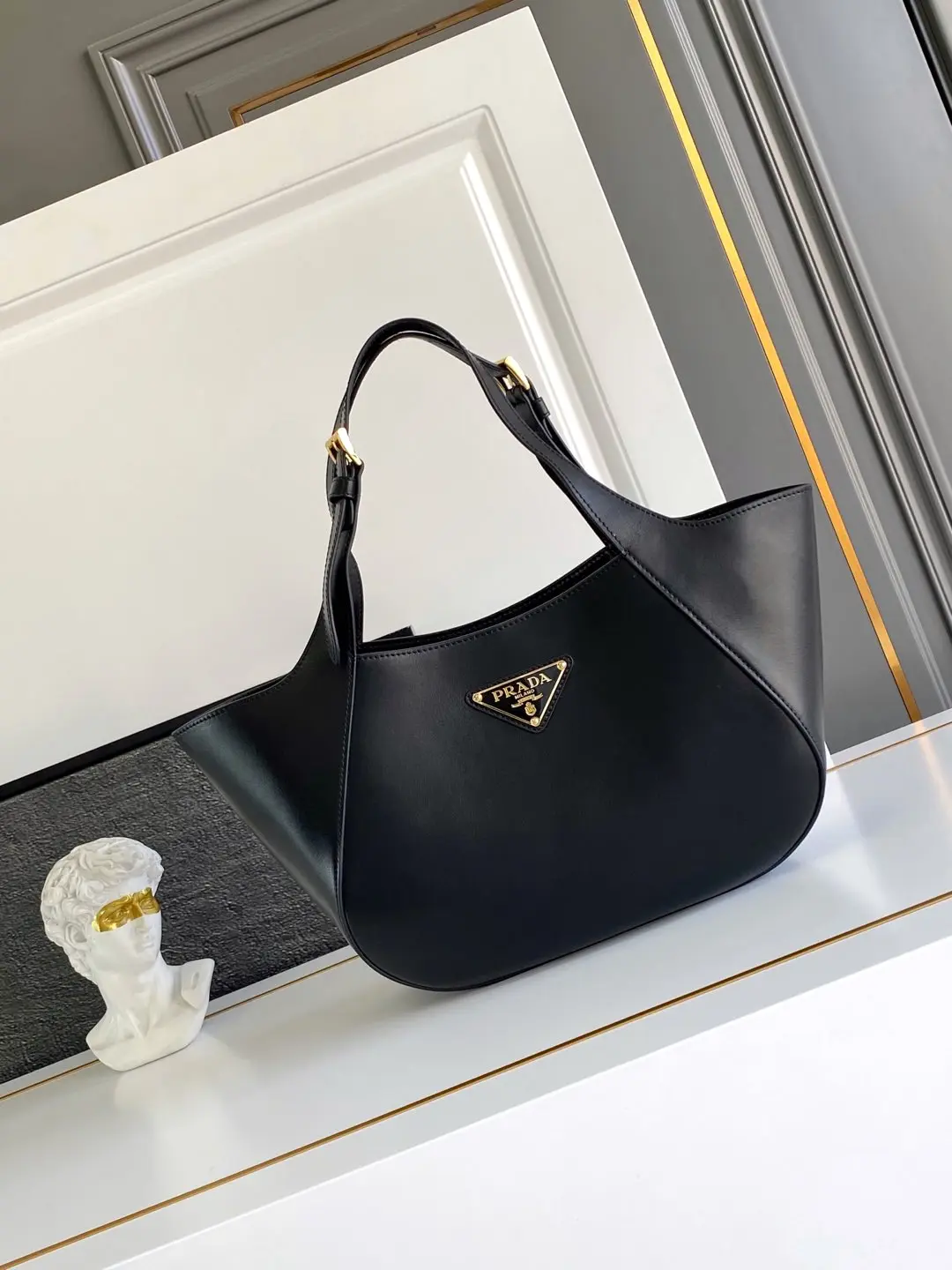 普拉达 1BG483 新款手提包托特包 单肩背包 普拉达 1BG483 新款手提包托特包 单肩背包