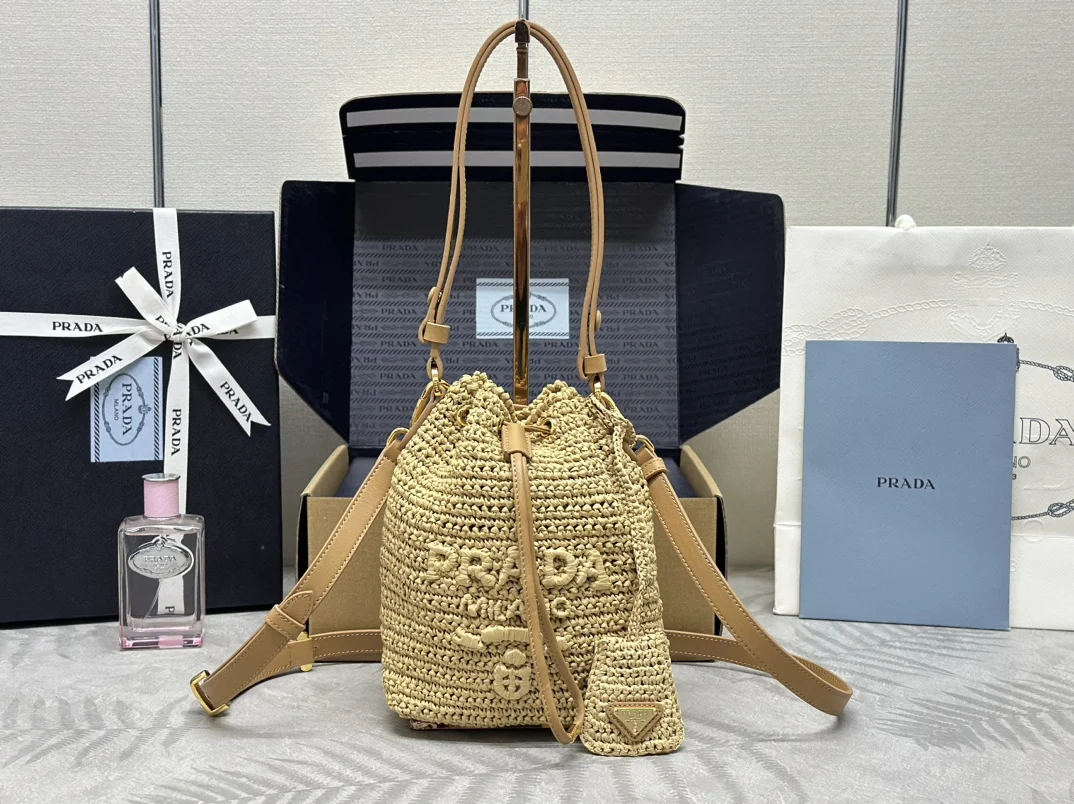 普拉达 1BE068 草编水桶包 单肩背包 斜挎包