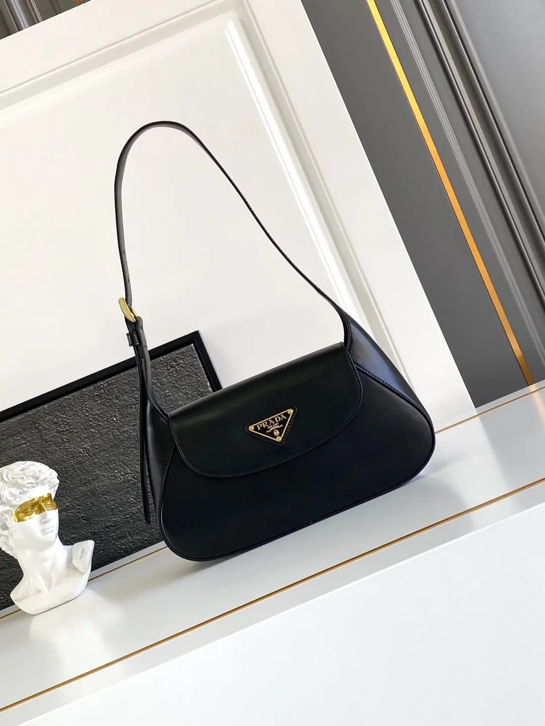 普拉达 1BD358 小号法棍包  单肩背包