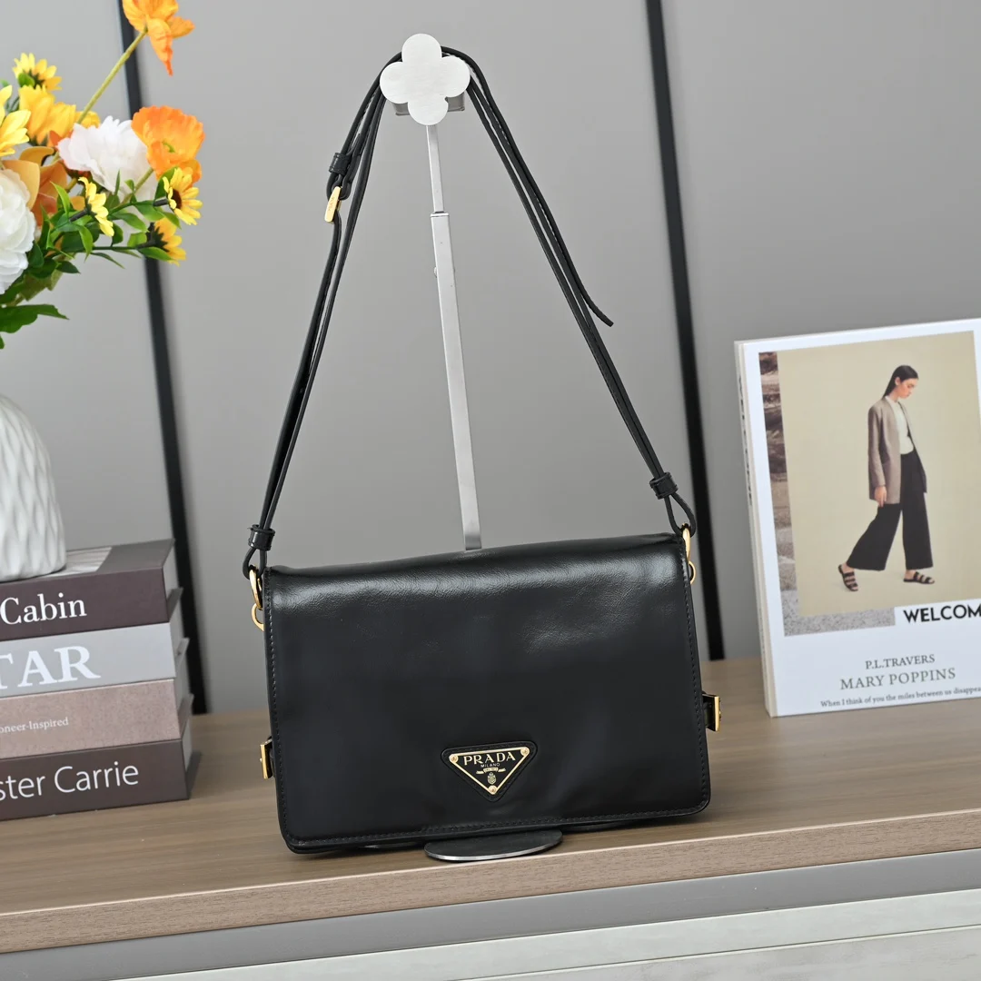 普拉达 1BD082 新款油腊皮邮差包 单肩背包